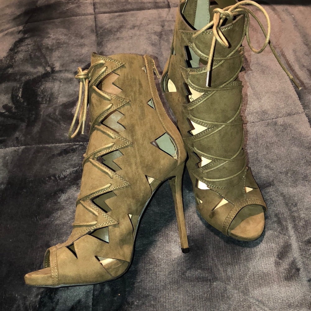 Never worn Suede Olive Heels